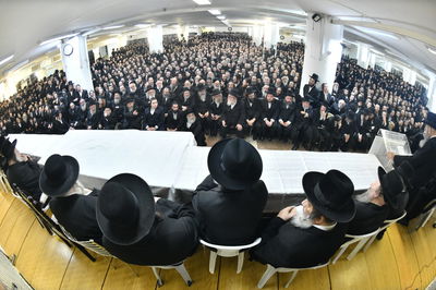 הכנס בגור, אמש