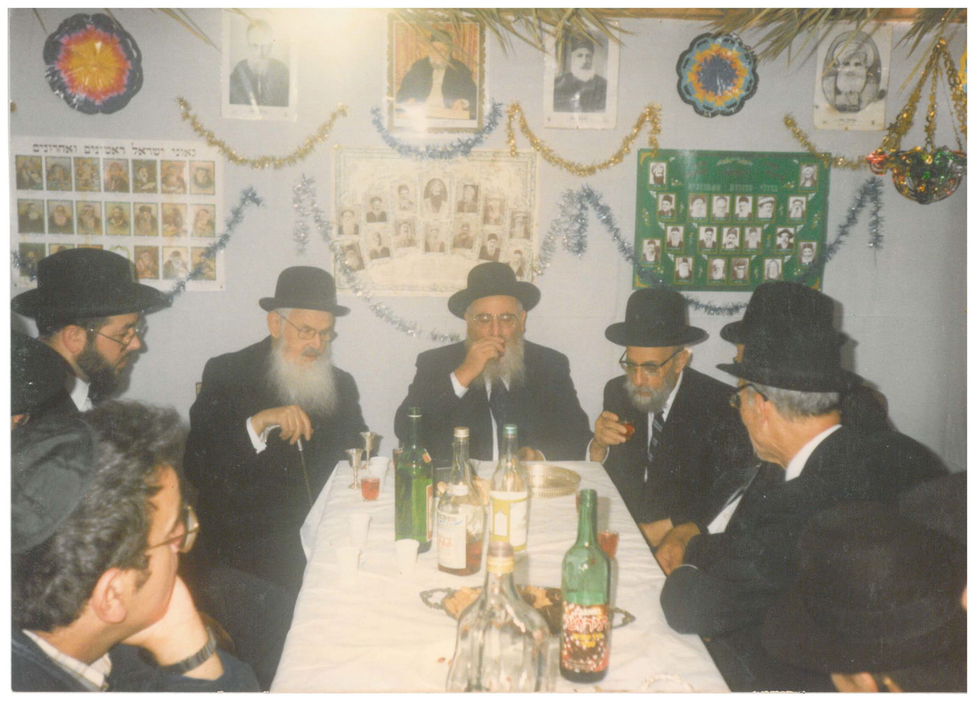 בסוכה, עם הג"ר מרדכי אליהו והג"ר שלום משאש