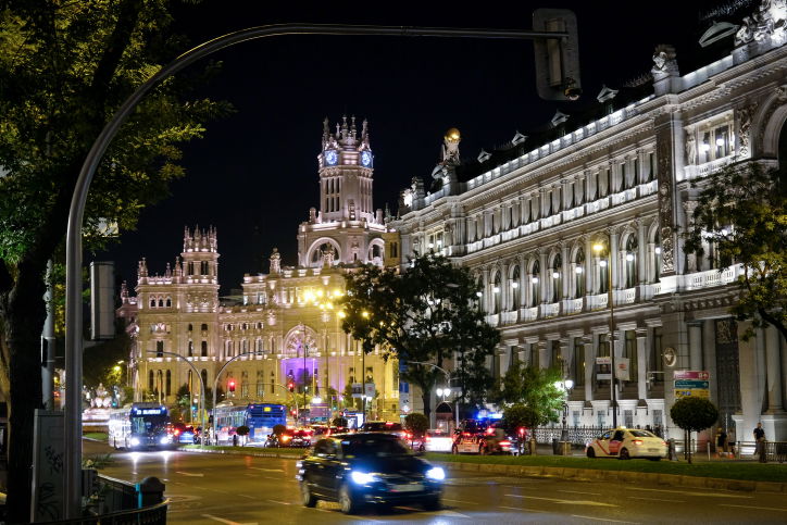 טיול ברחובות מדריד דרך עדשת המצלמה