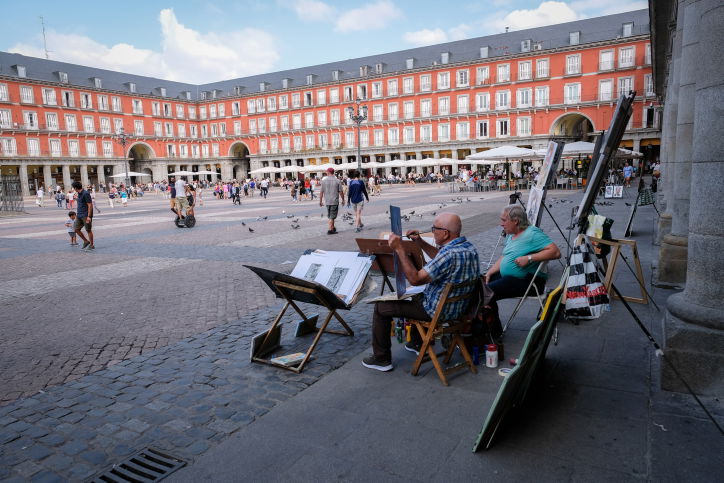 טיול ברחובות מדריד דרך עדשת המצלמה
