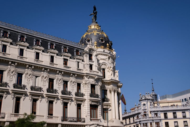 טיול ברחובות מדריד דרך עדשת המצלמה