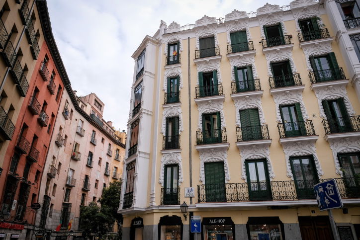 טיול ברחובות מדריד דרך עדשת המצלמה