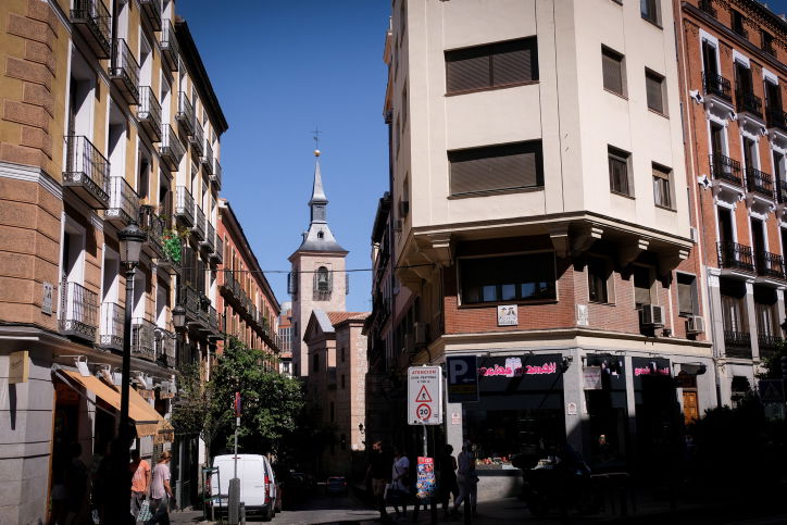 טיול ברחובות מדריד דרך עדשת המצלמה