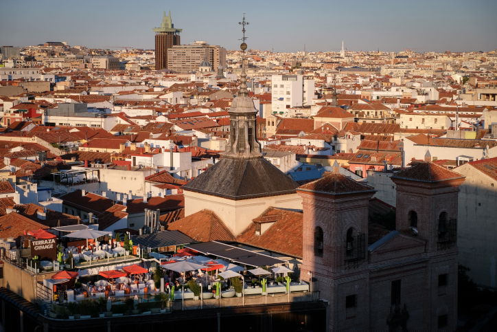טיול ברחובות מדריד דרך עדשת המצלמה