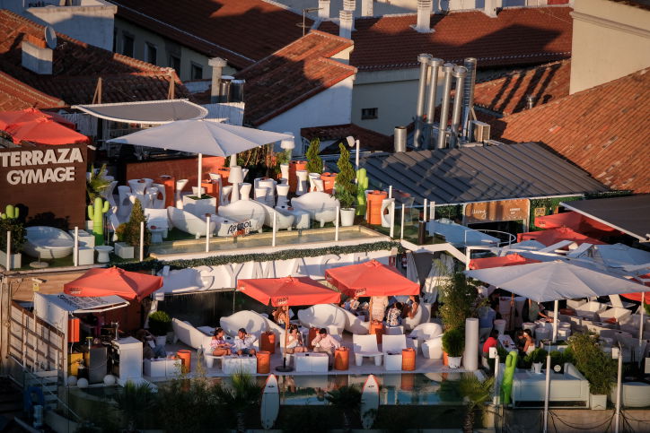 טיול ברחובות מדריד דרך עדשת המצלמה