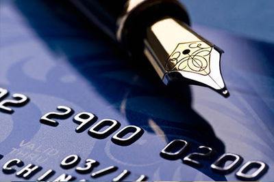 עט יוקרתי - וברקע כרטיס אשראי