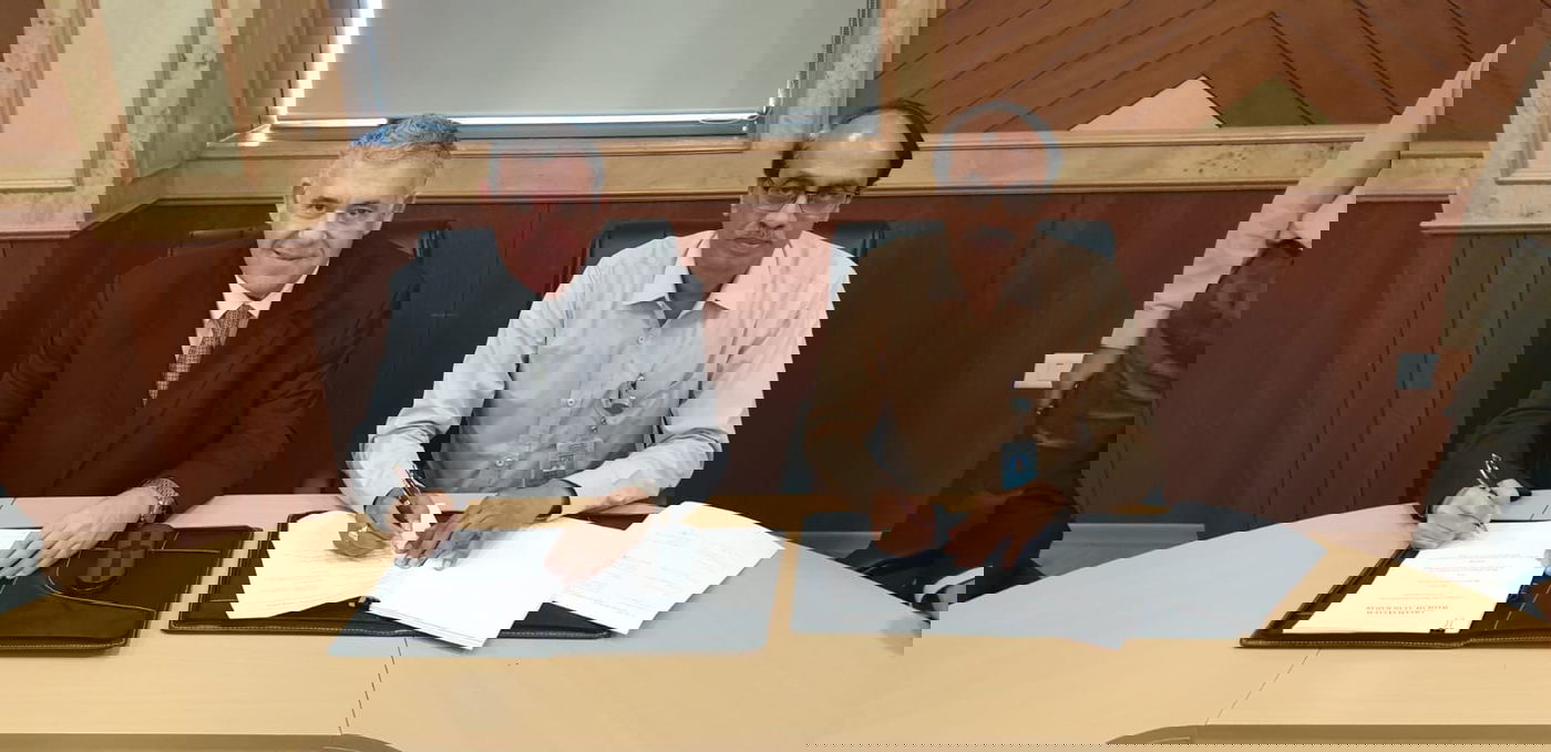 טקס חתימת העסקה