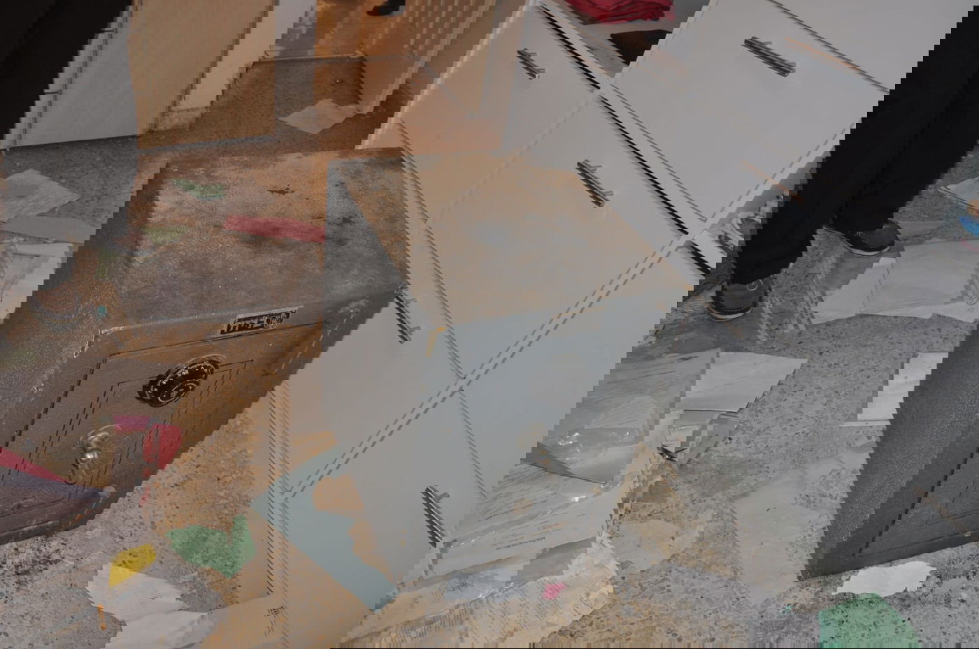 אישום: פרצו לדירה, הכו קשיש וגנבו את כספו