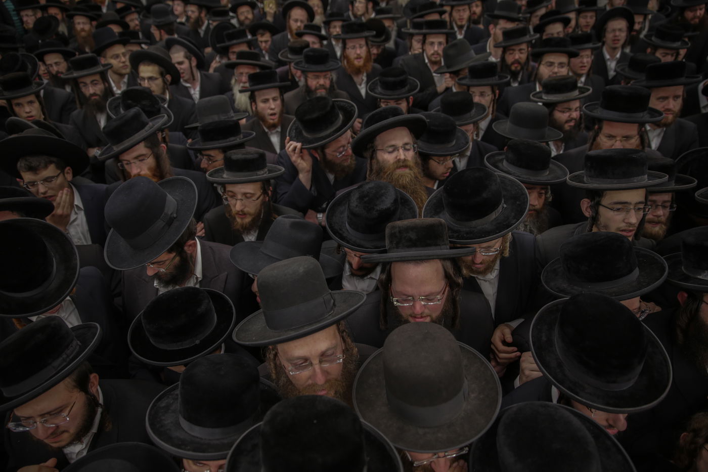 מסע הלווית מנהיג קהילת 'המתמידים' • צפו