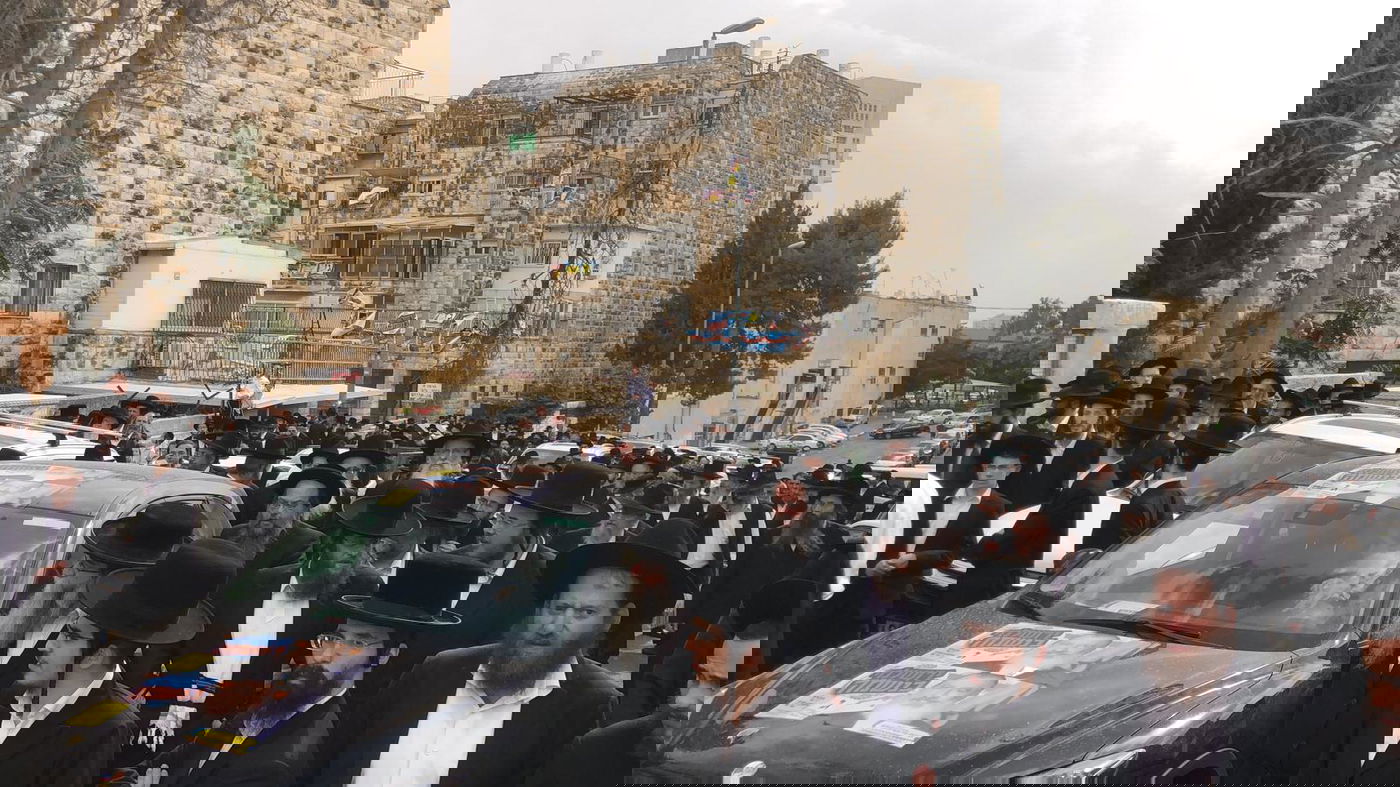 תיעוד: הלווית הגאון רבי לוי יצחק הלפרין זצ"ל