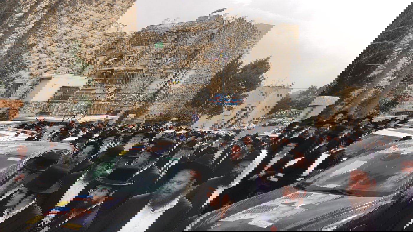 תיעוד: הלווית הגאון רבי לוי יצחק הלפרין זצ"ל