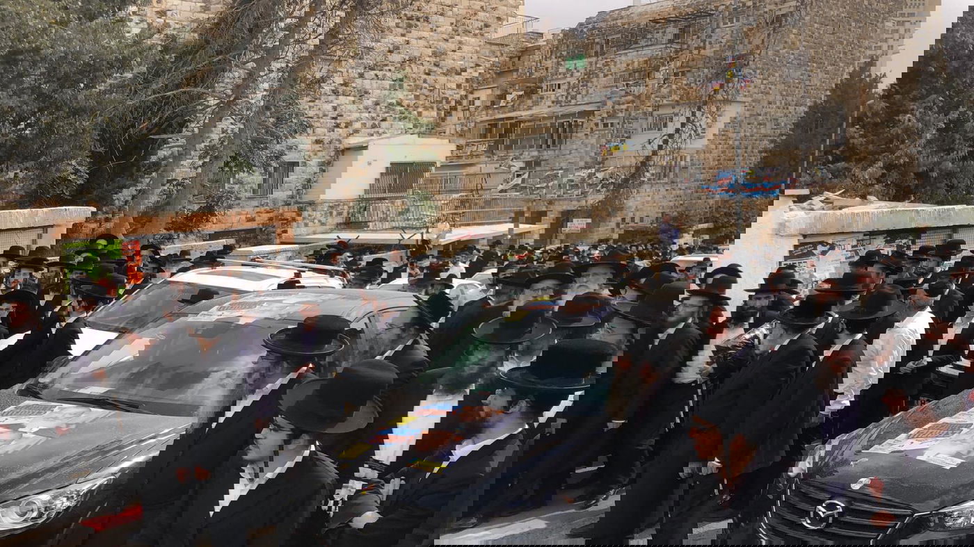 תיעוד: הלווית הגאון רבי לוי יצחק הלפרין זצ"ל