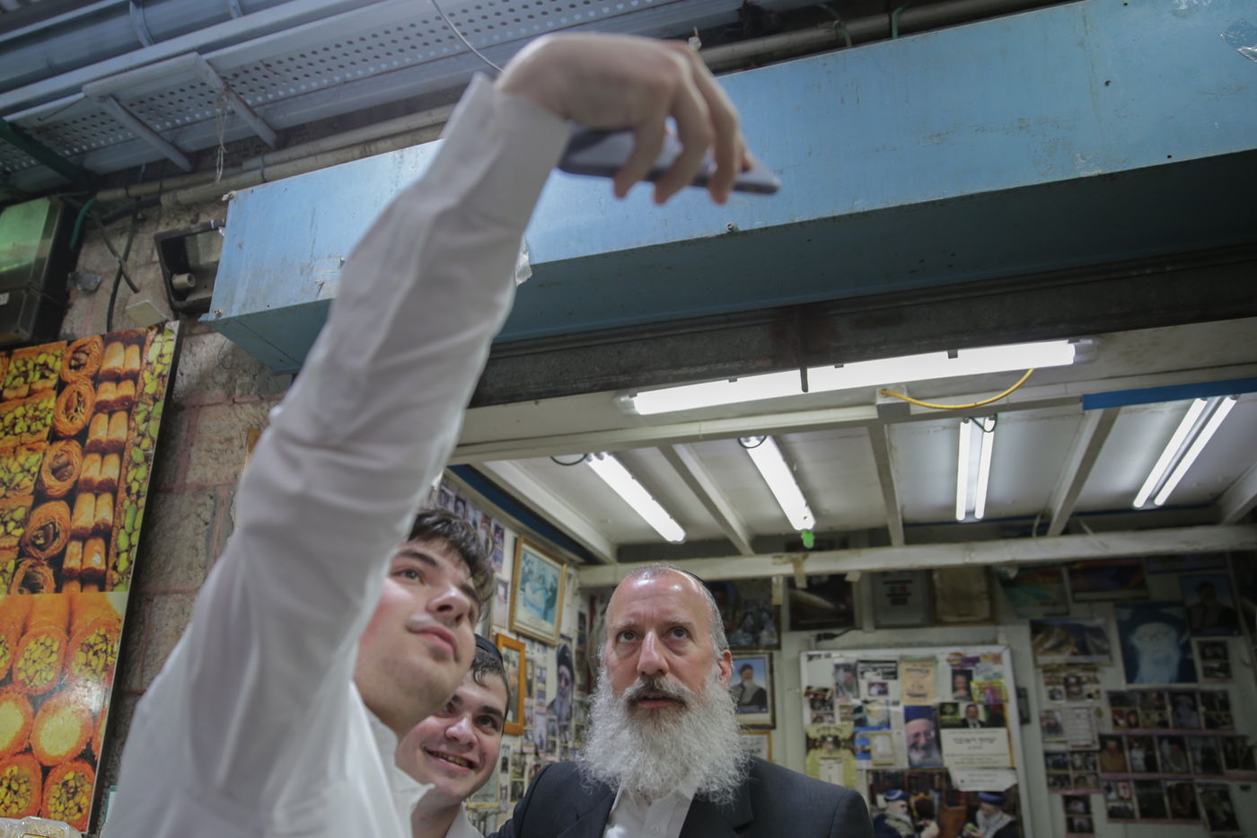 כשיוסי דייטש ואריה קינג הסתובבו ב'מחנה יהודה'