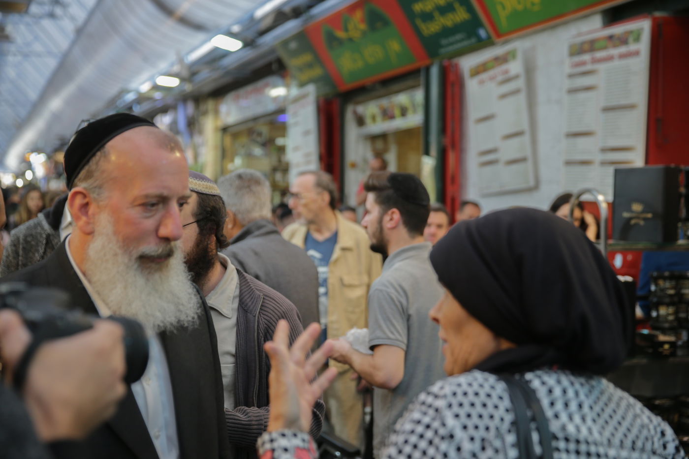 כשיוסי דייטש ואריה קינג הסתובבו ב'מחנה יהודה'