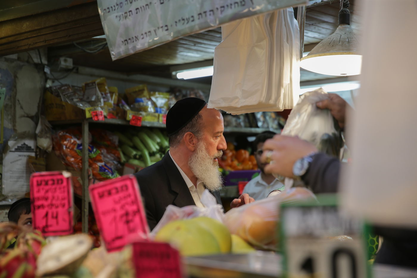 כשיוסי דייטש ואריה קינג הסתובבו ב'מחנה יהודה'