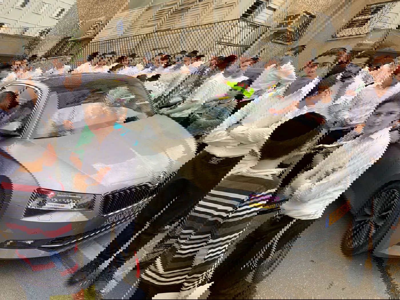 רכבו של כרמל וסקרנים