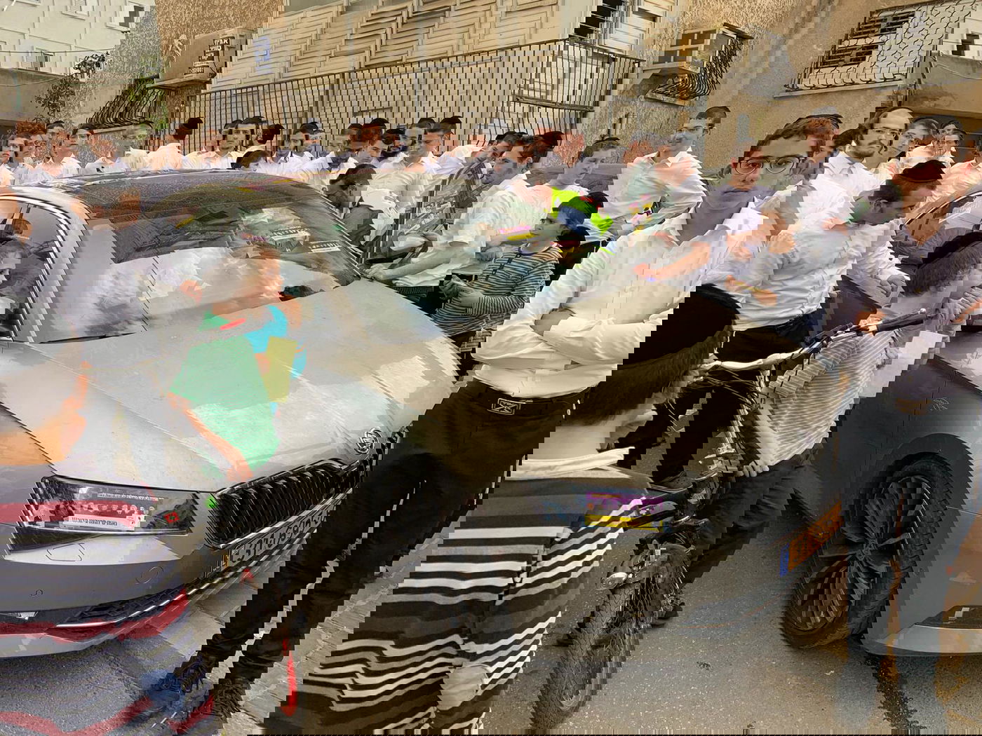 רכבו של כרמל וסקרנים