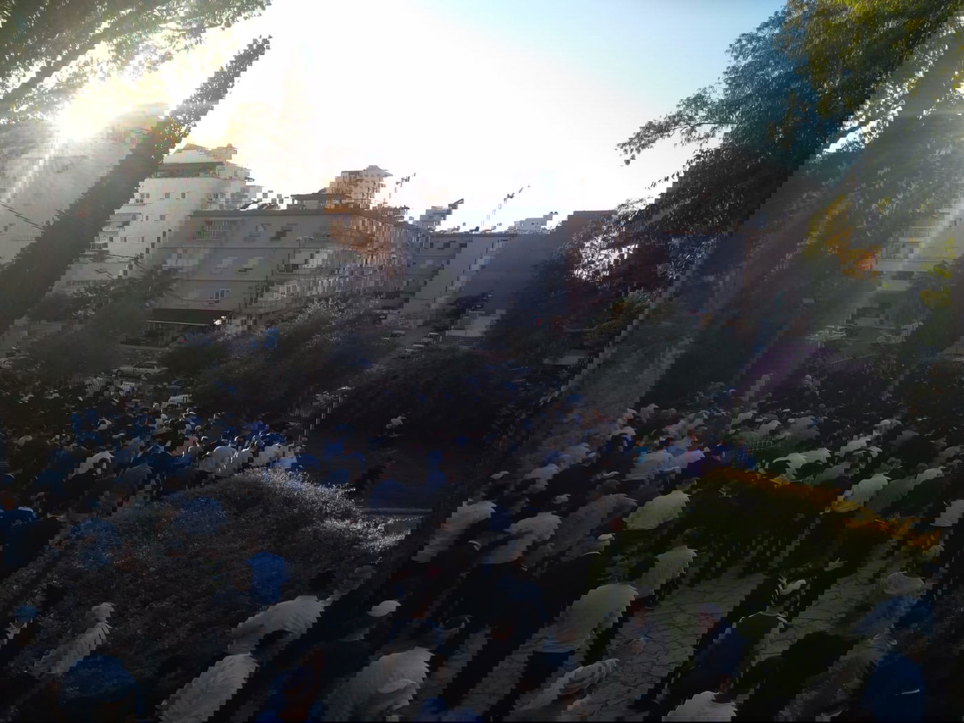 אלפים ליוו את ספרי התורה שנשרפו • תיעוד