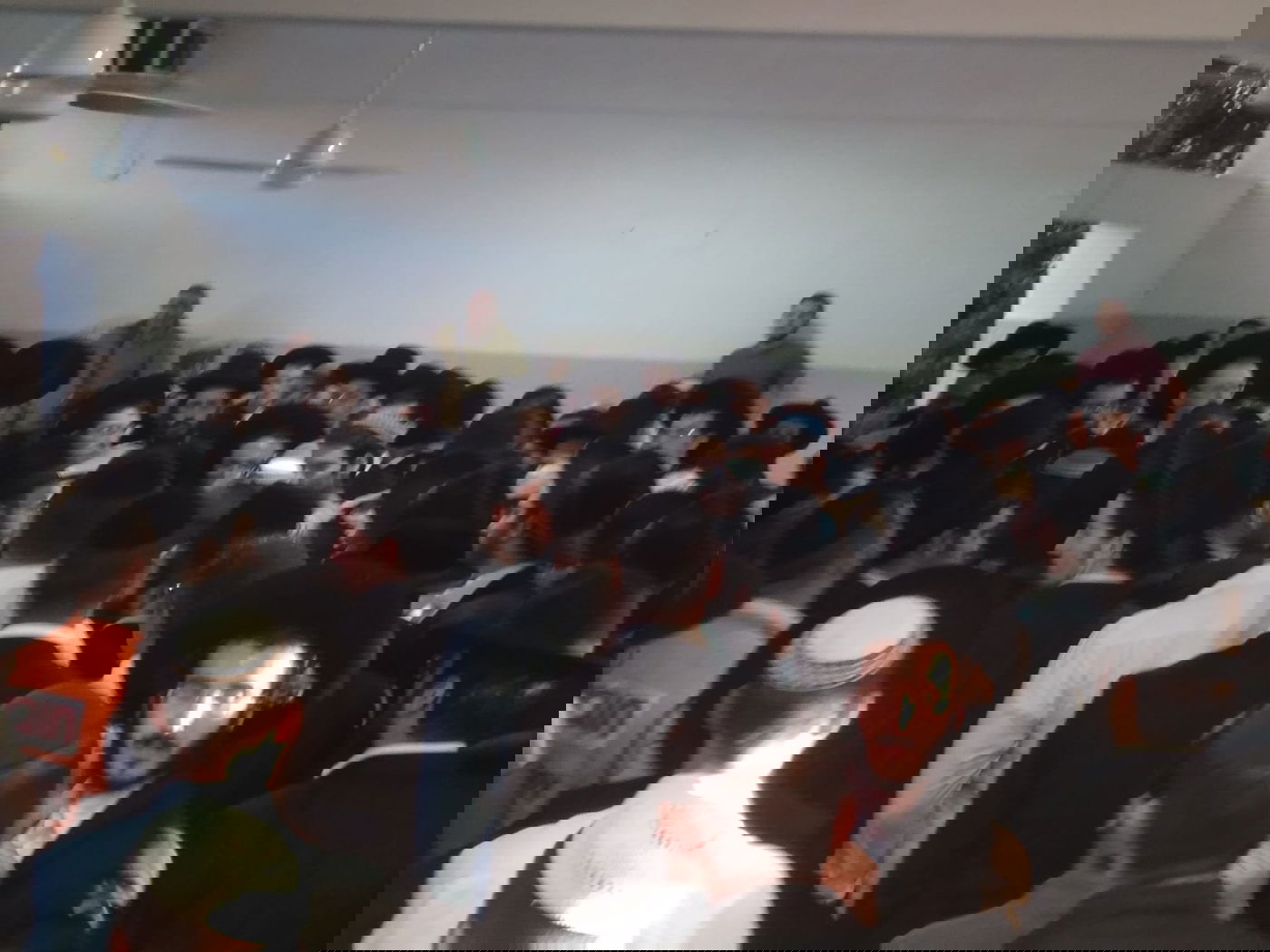 אלפים ליוו את ספרי התורה שנשרפו • תיעוד