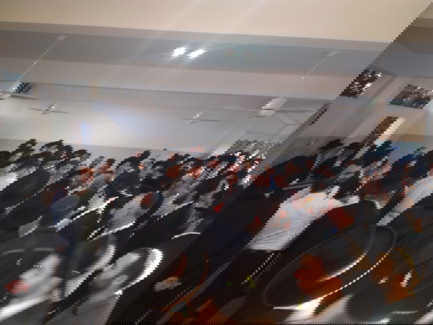 אלפים ליוו את ספרי התורה שנשרפו • תיעוד