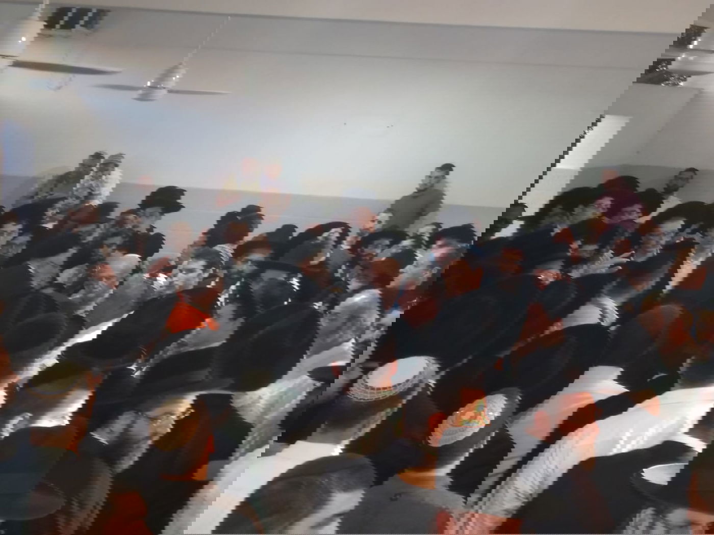 אלפים ליוו את ספרי התורה שנשרפו • תיעוד