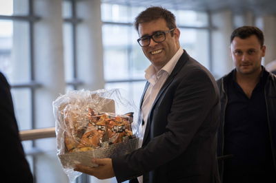 כשהח"כים בירכו את אורן חזן בלי לדעת. צפו