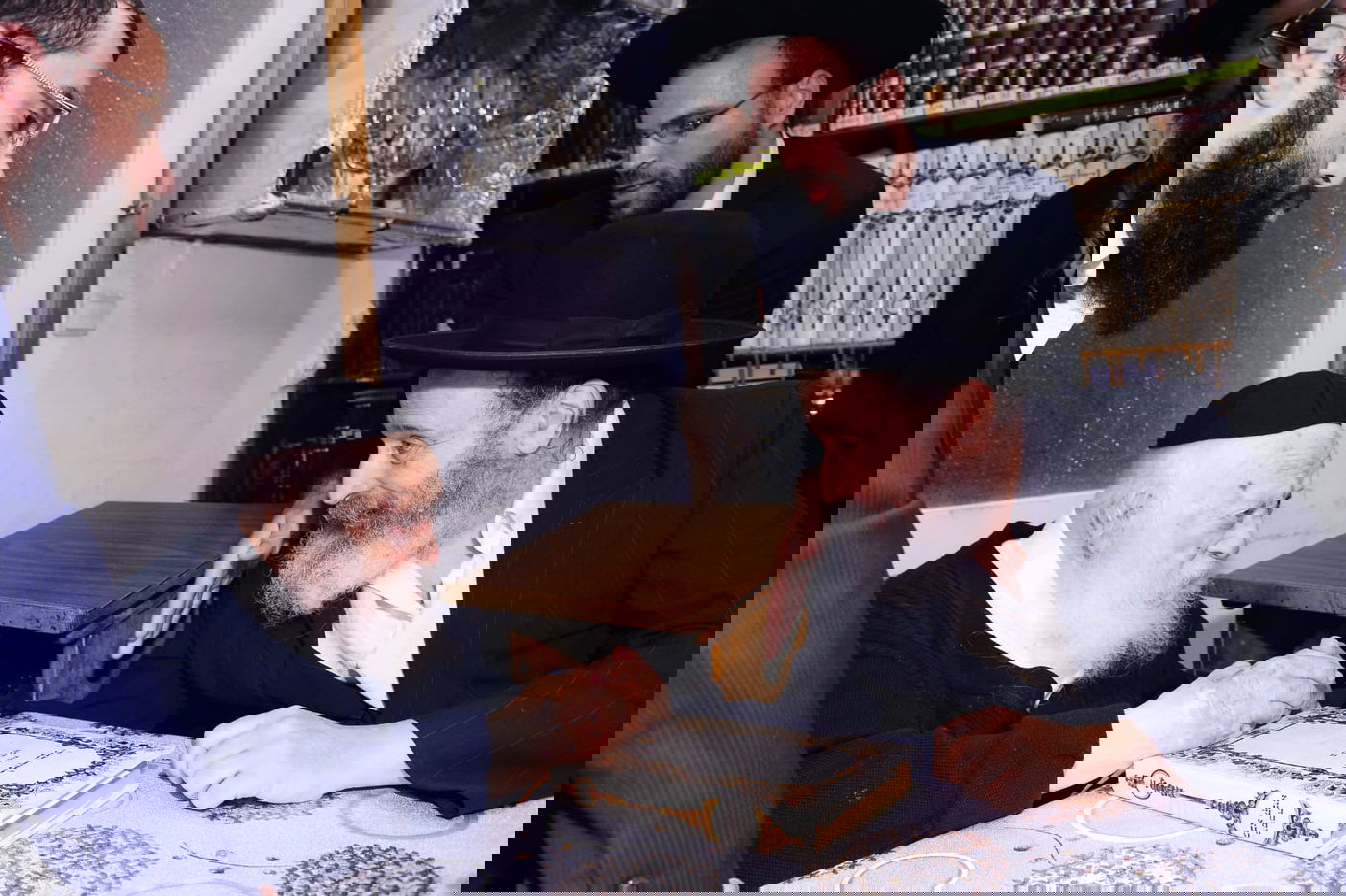 לוברט אצל מרן שר התורה. ארכיון