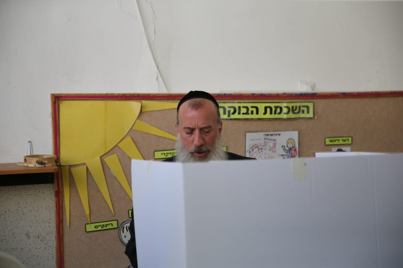 יוסי דייטש הצביע עם רעייתו וקרא לשבור את הסטיגמות