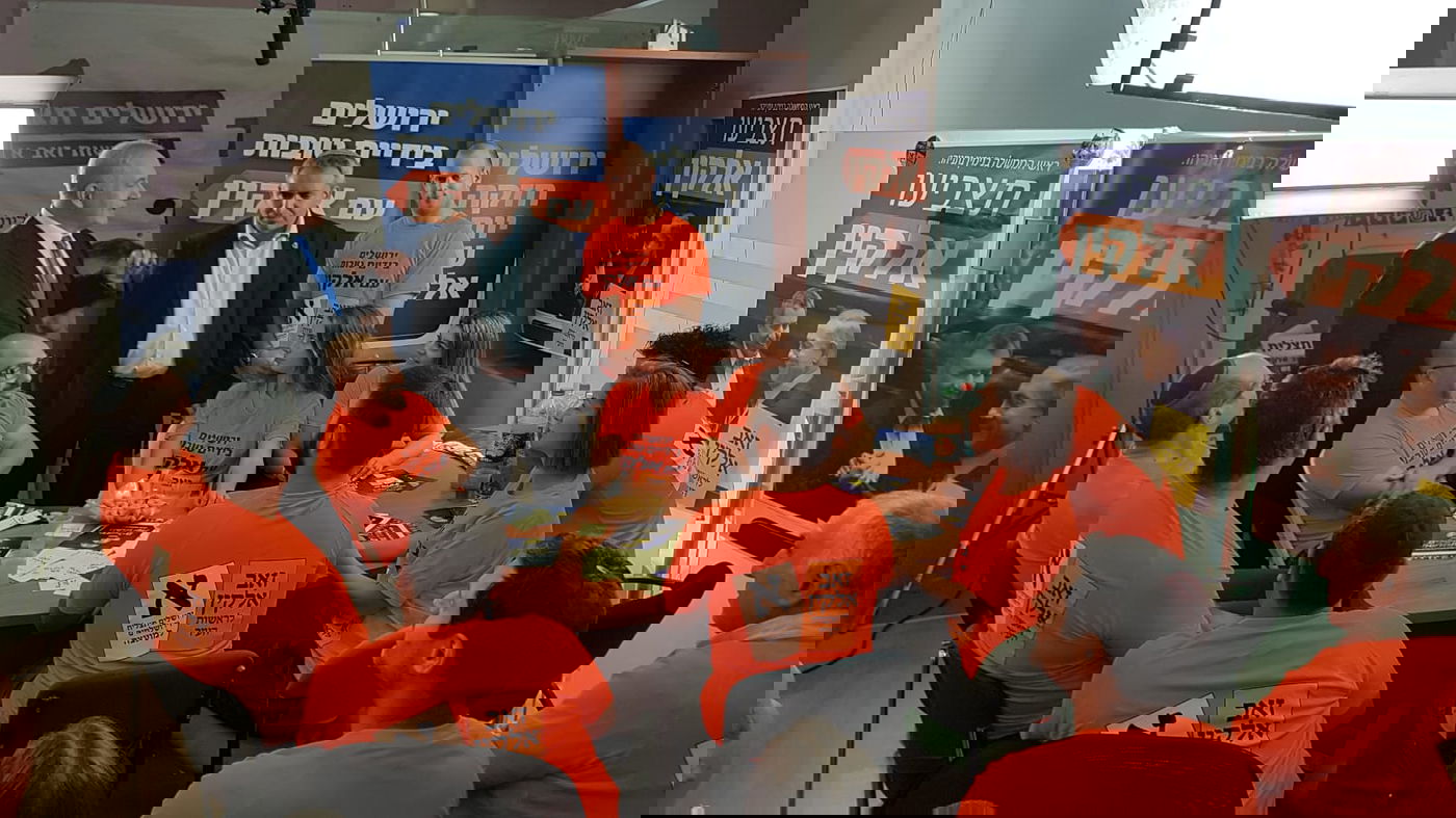 התדרוך של נתניהו במטה של אלקין. תיעוד