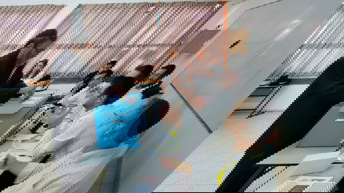 יו"ר 'דגל התורה' ח"כ משה גפני מצביע