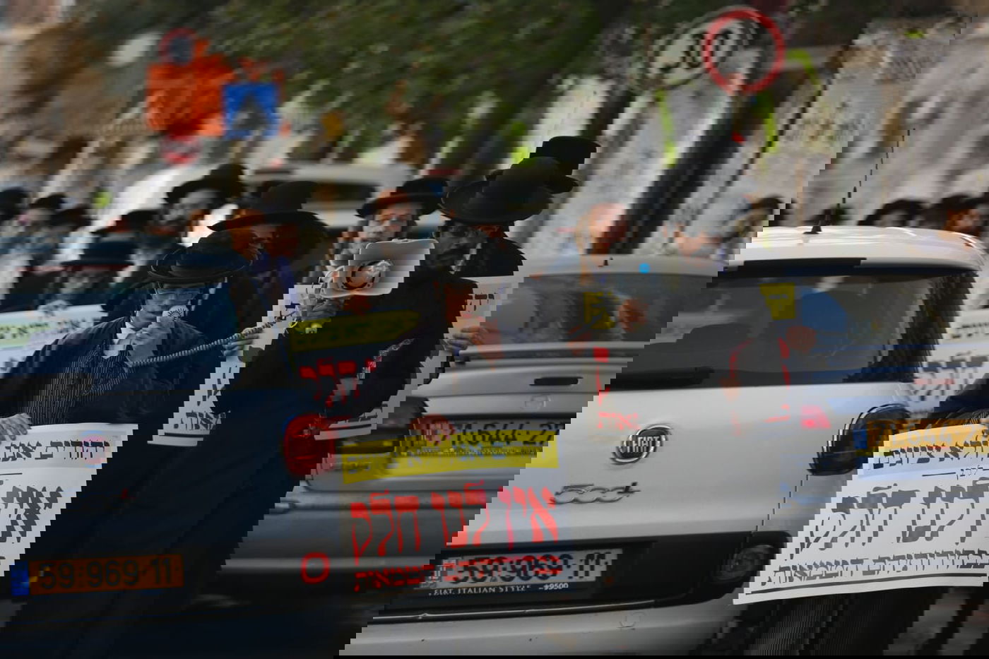 במאה שערים הכריזו: "אין לנו חלק בבחירות"