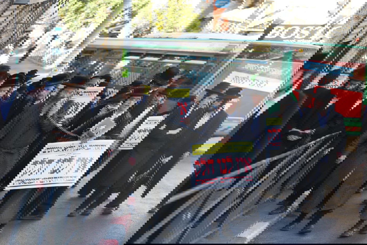 במאה שערים הכריזו: "אין לנו חלק בבחירות"