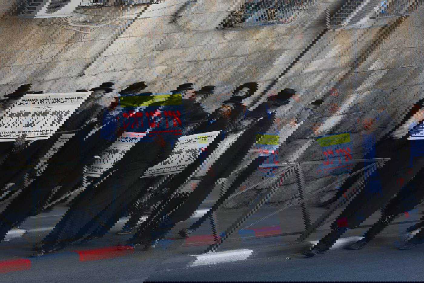 במאה שערים הכריזו: "אין לנו חלק בבחירות"