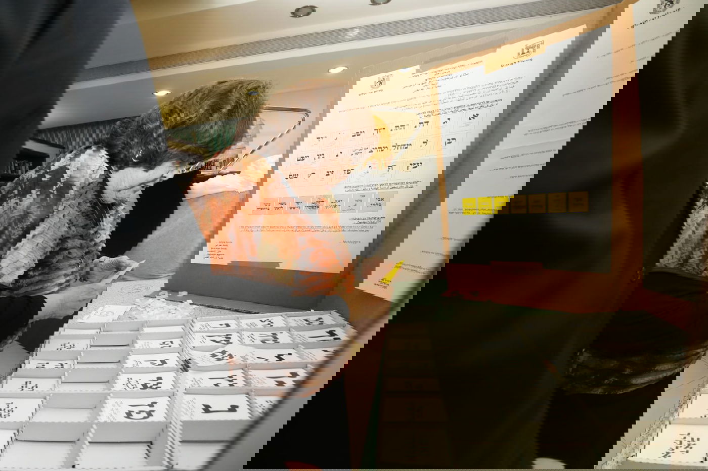 כך הגרב"מ אזרחי והרבנית הצביעו בבחירות