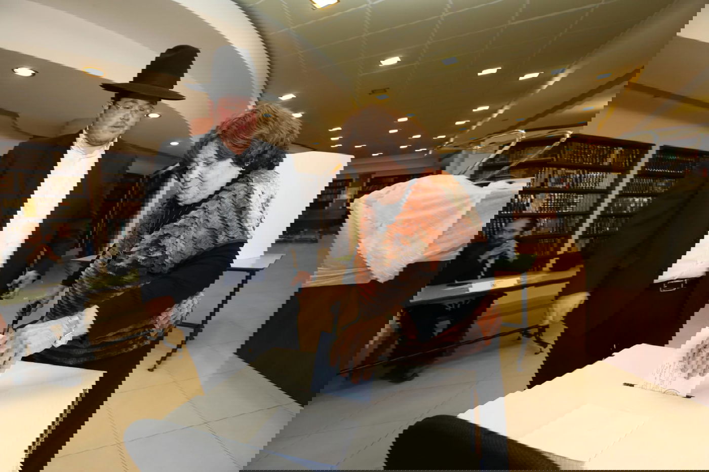 כך הגרב"מ אזרחי והרבנית הצביעו בבחירות