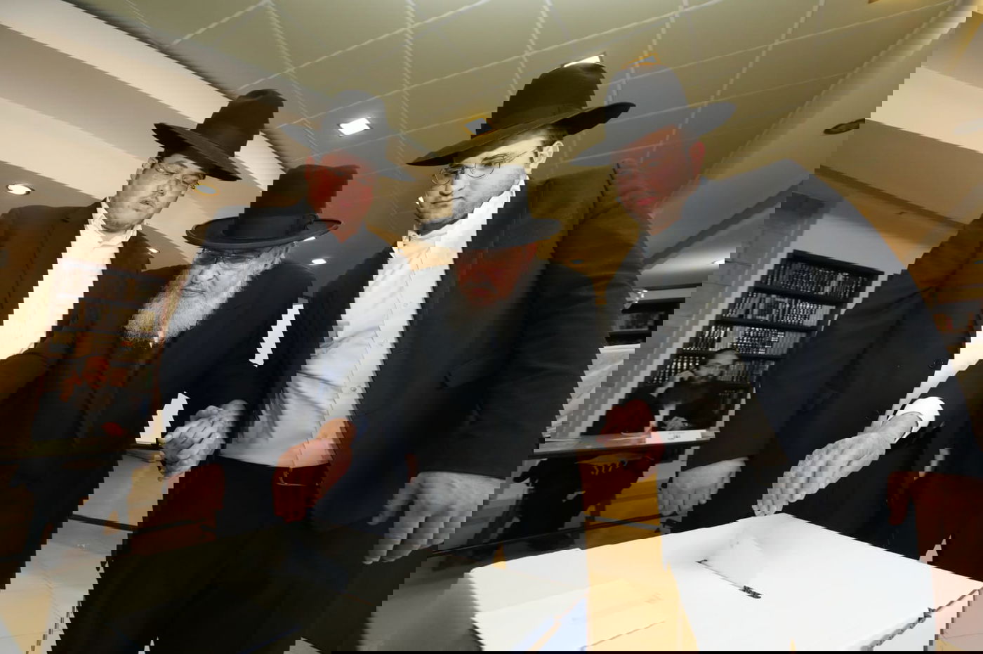 כך הגרב"מ אזרחי והרבנית הצביעו בבחירות