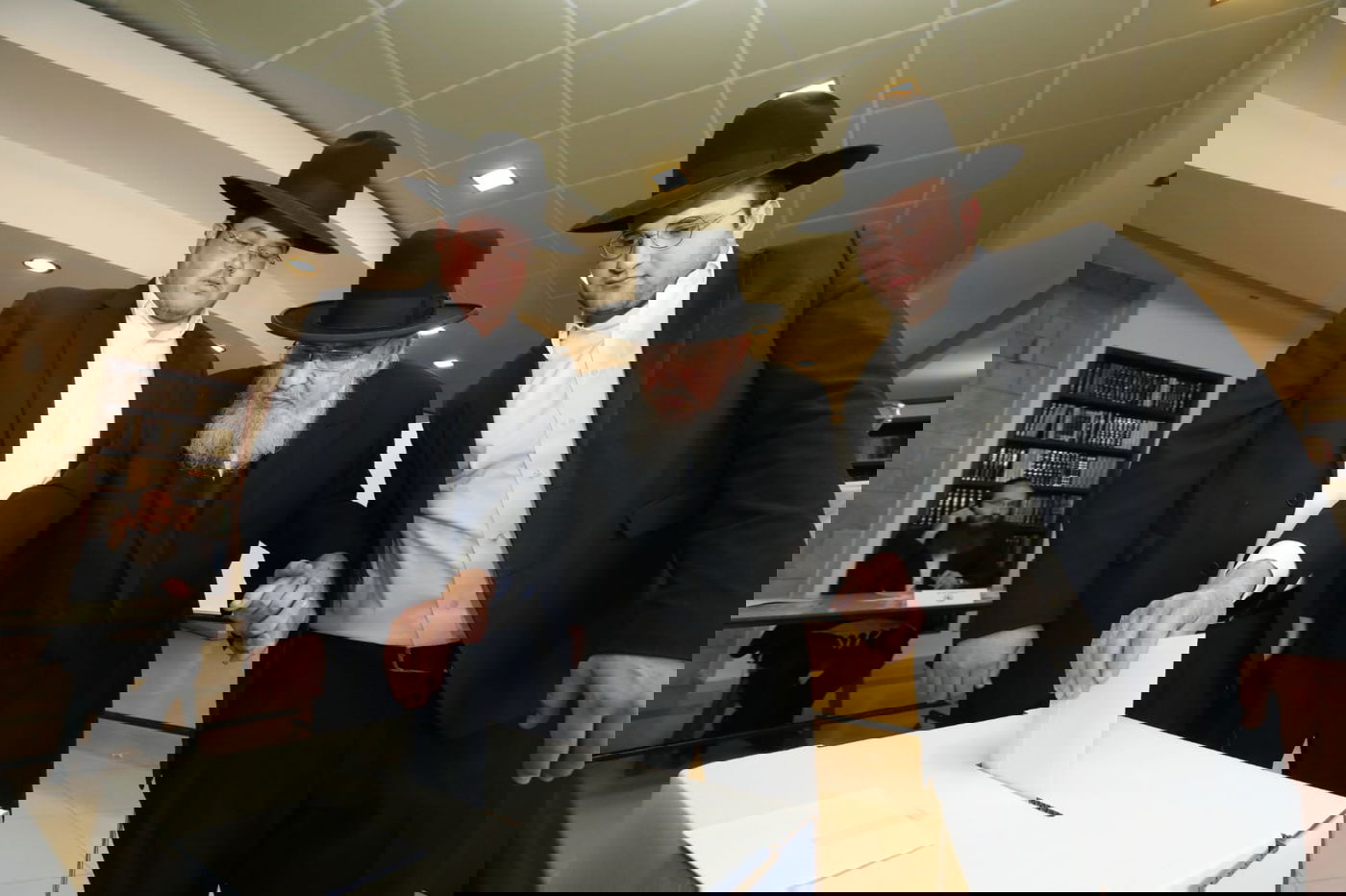 כך הגרב"מ אזרחי והרבנית הצביעו בבחירות