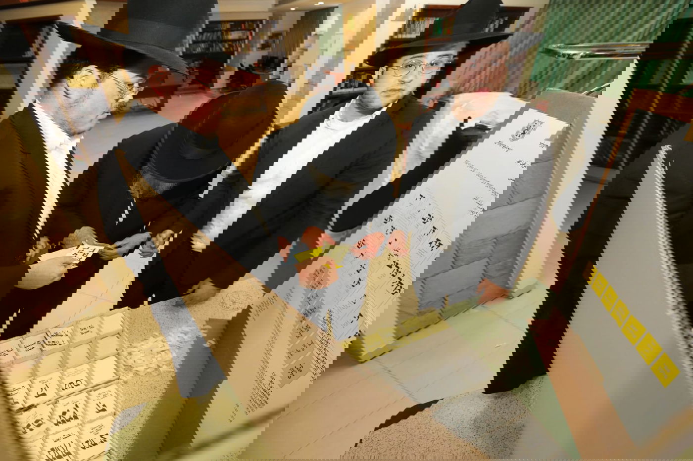 כך הגרב"מ אזרחי והרבנית הצביעו בבחירות