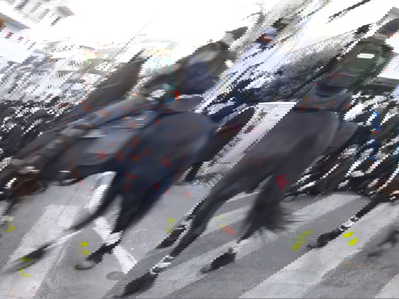 'הפלג' חסם את בני ברק: 13 נעצרו - שלושה נערים נפצעו