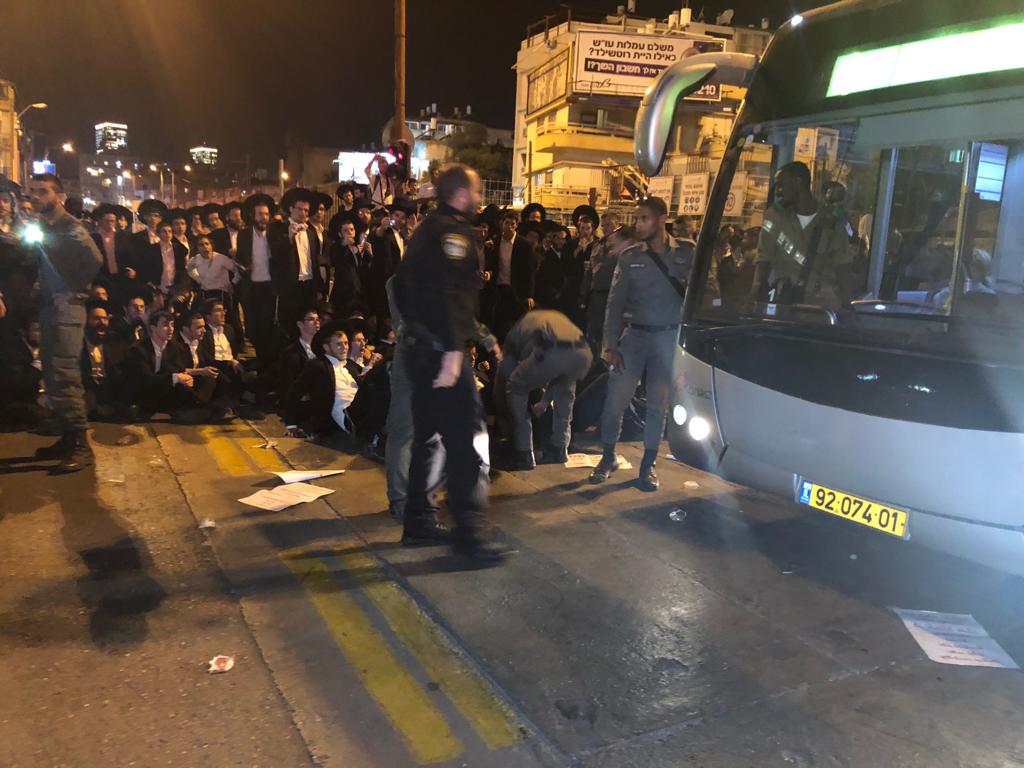 'הפלג' חסם את בני ברק: 13 נעצרו - שלושה נערים נפצעו