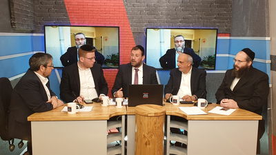 עורך 'הדרך' אברהם דוב גרינבוים והפרסומאי יגאל רווח ב'אולפן כיכר'. צפו