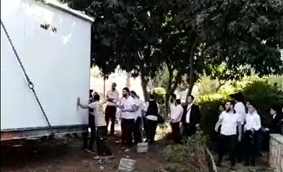 עיריית בני ברק הניחה קראוונים על חשבון גינת הילדים