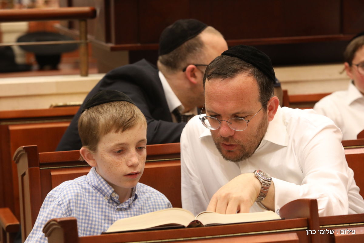 ארבע שנים לטבח: 'אבות ובנים' ב'בני תורה'