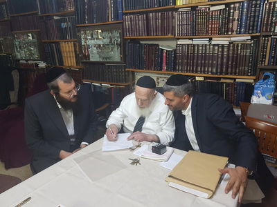 גלבך וגנון בביתו של הגר"ש כהן