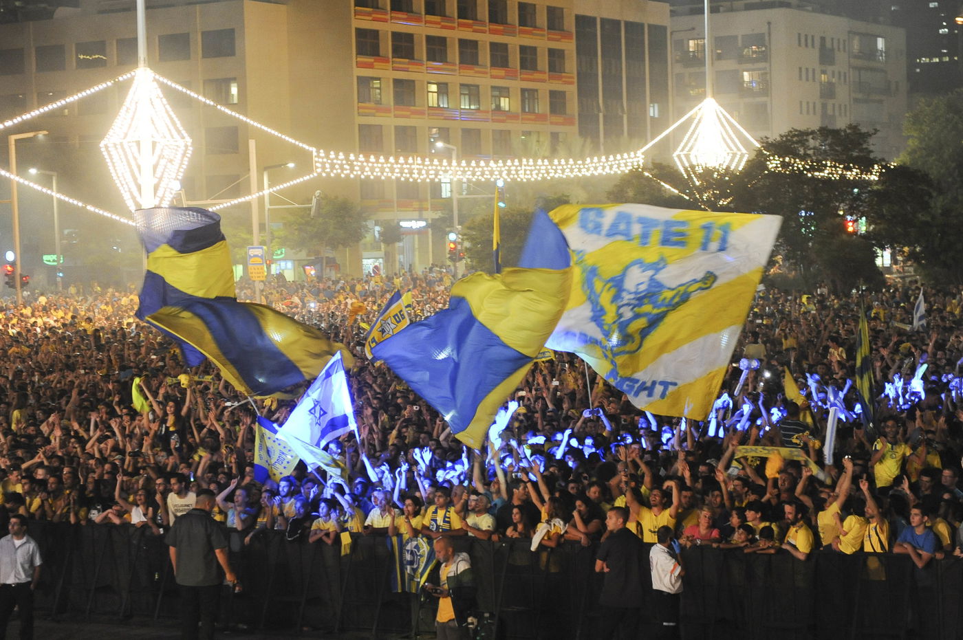 חגיגות ניצחון של אוהדי מכבי תל אביב, המקבילה לפוליטיקה אצל החרדים בעיני אייכלר