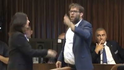 אורן חזן לח"כ הנכה: "אתה חצי בן אדם"