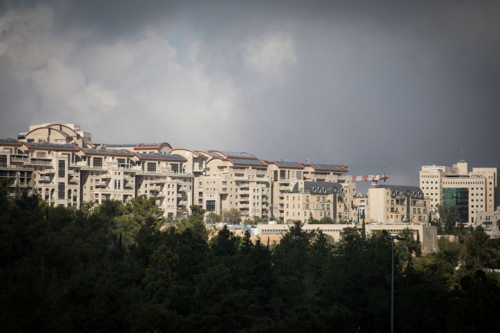 ירושלים של גשם • גלריה באפור ירוק