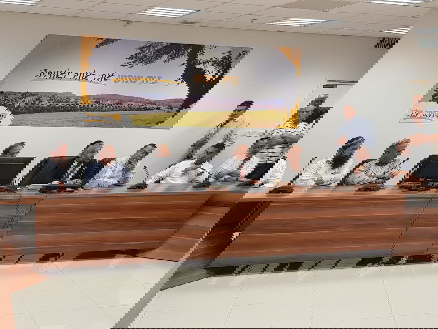 אבוטבול נפרד מתפקידו: 'זה המבחן - האם אני נדבק לכסא'