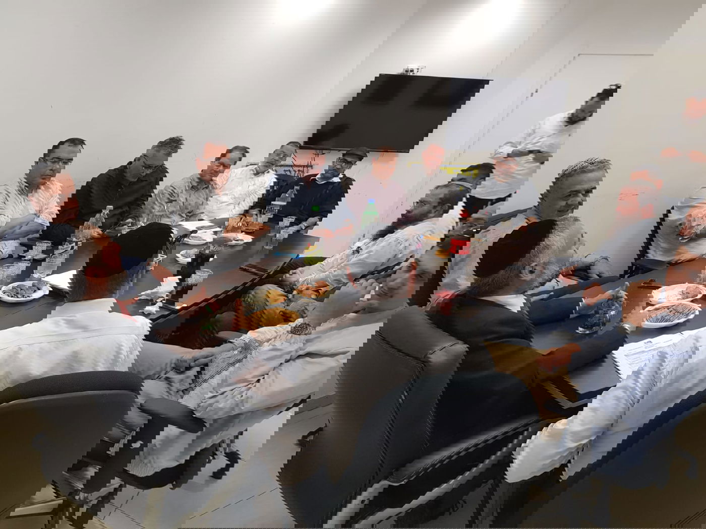 אבוטבול נפרד מתפקידו: 'זה המבחן - האם אני נדבק לכסא'