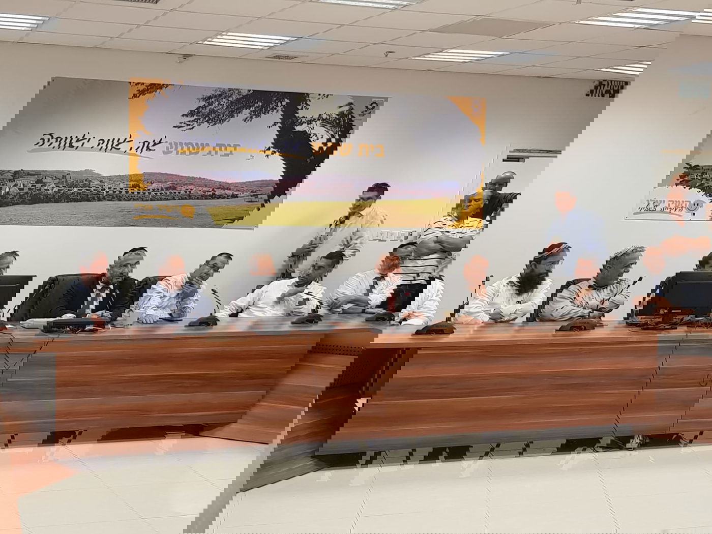 אבוטבול נפרד מתפקידו: 'זה המבחן - האם אני נדבק לכסא'